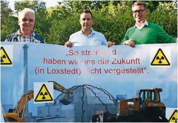 Wolfgang Wetjen, Oliver Lottke und Gerrit Michaelis blicken mit Sorge auf den Rückbau des Kraftwerks. Foto: Bohn